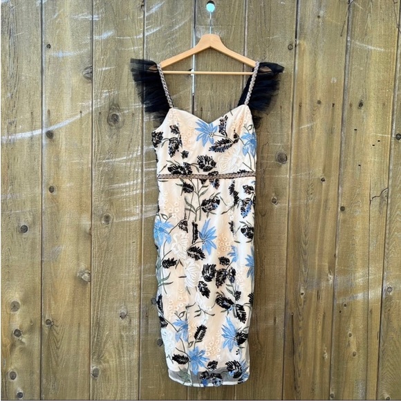 🌿 Cream Showstopper Embroidered Sequin Bodycon Midi Dress 🌿 - Picture 8 of 11